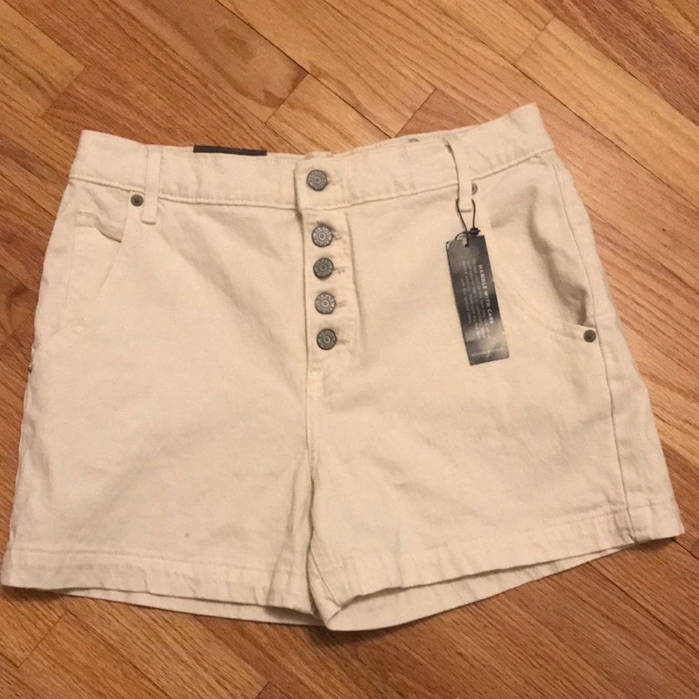 Cream Banana Republic button up 4” shorts